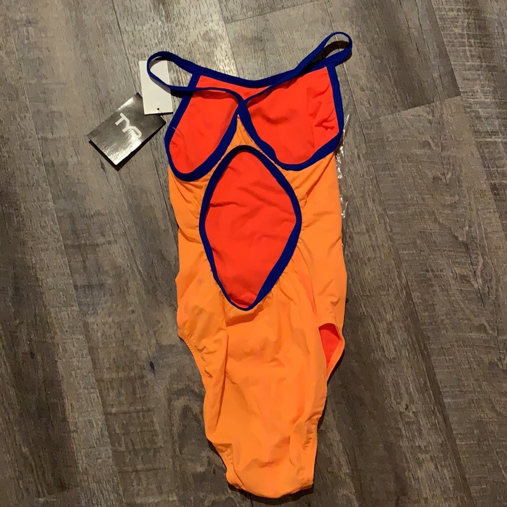 COPY - 🆕 TYR training one piece - Picture 5 of 6